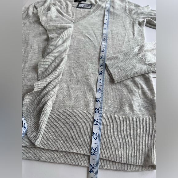 ✨NWT✨ RW&CO Light Gray Ruffle Sweater Size XS - Picture 7 of 7